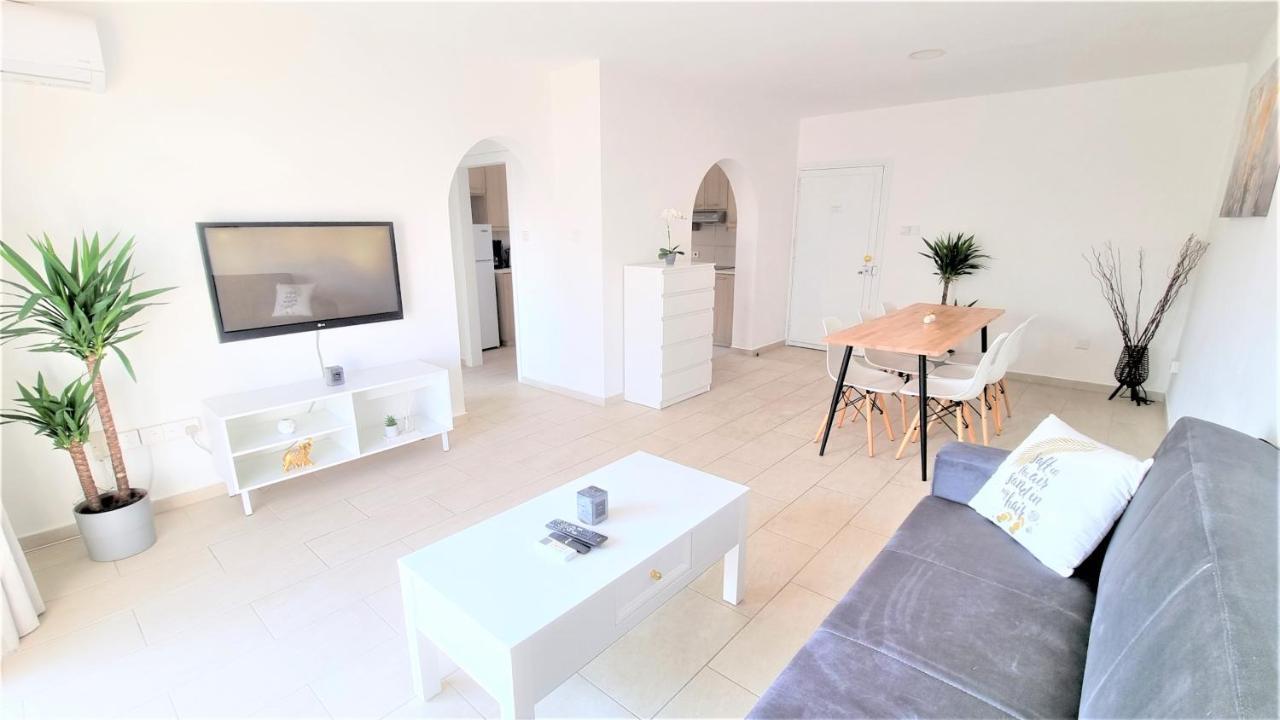Spacious Lightflooded 2Br Apt / Near Center & Harbour Ларнака Екстер'єр фото