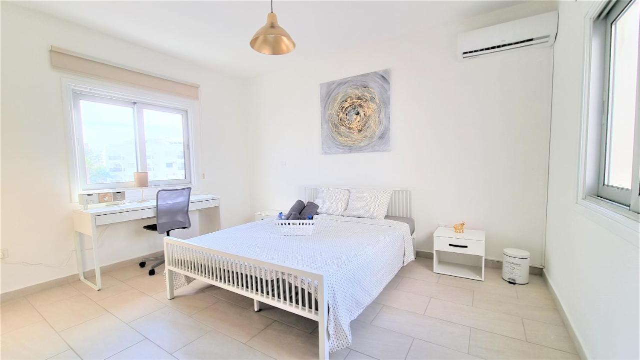 Spacious Lightflooded 2Br Apt / Near Center & Harbour Ларнака Екстер'єр фото