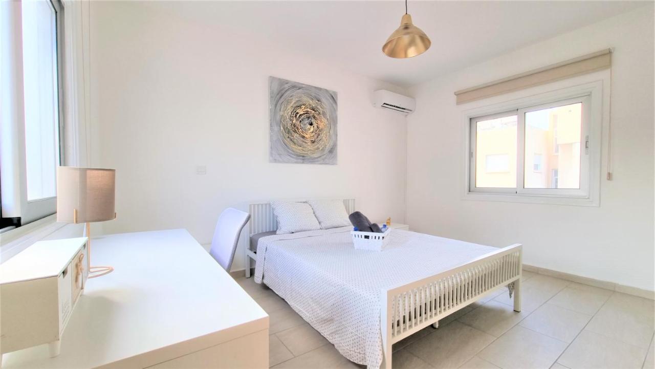 Spacious Lightflooded 2Br Apt / Near Center & Harbour Ларнака Екстер'єр фото