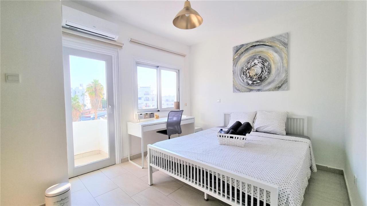 Spacious Lightflooded 2Br Apt / Near Center & Harbour Ларнака Екстер'єр фото