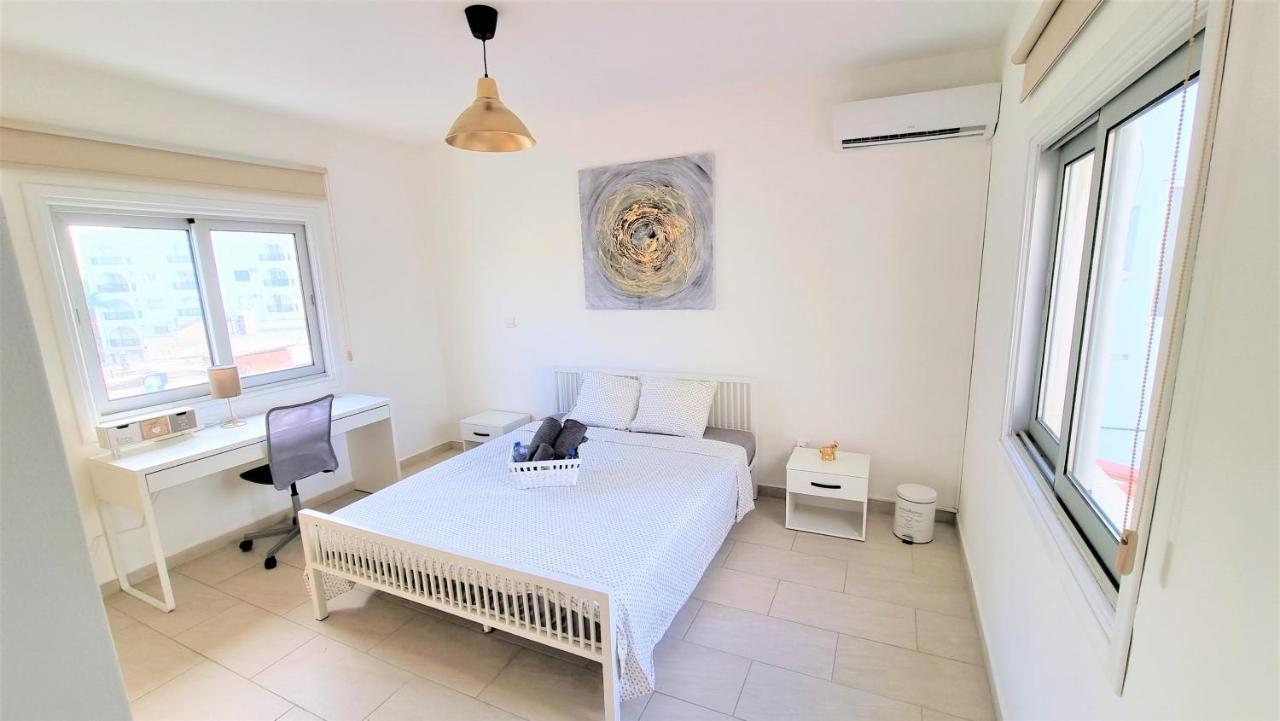 Spacious Lightflooded 2Br Apt / Near Center & Harbour Ларнака Екстер'єр фото