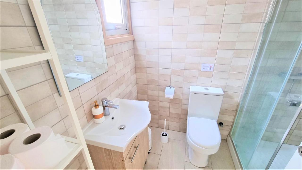 Spacious Lightflooded 2Br Apt / Near Center & Harbour Ларнака Екстер'єр фото